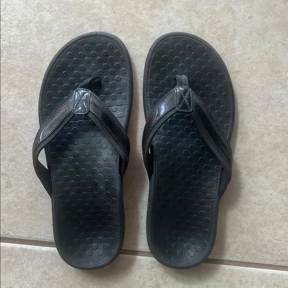 Vionic Black Flip Flop Sandals - Picture 1 of 2